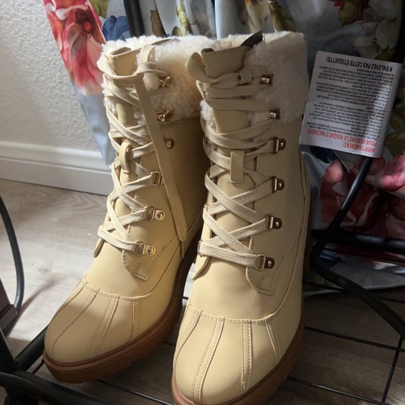 Beige Sherpa Chunky Heeled Combat Boots Size 8.5 - Picture 7 of 7